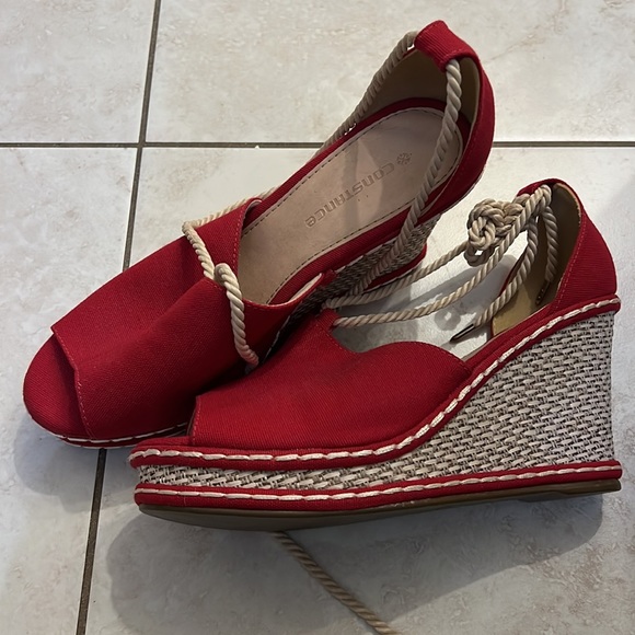 Constance Sandal. Made in Brazil. Wedges/Heel with self strap, open toe. - Picture 6 of 8